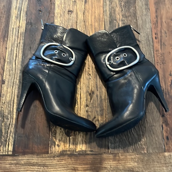 Boutique 9 Leather Bootie (5) - Picture 3 of 5